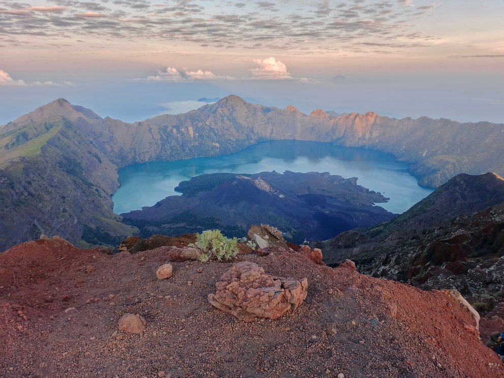 Rinjani Summit Trek via sembalun 2 Days / 1 Night